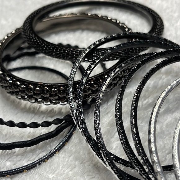 12 Gorgeous Black and Silver Bracelets - Picture 6 of 6